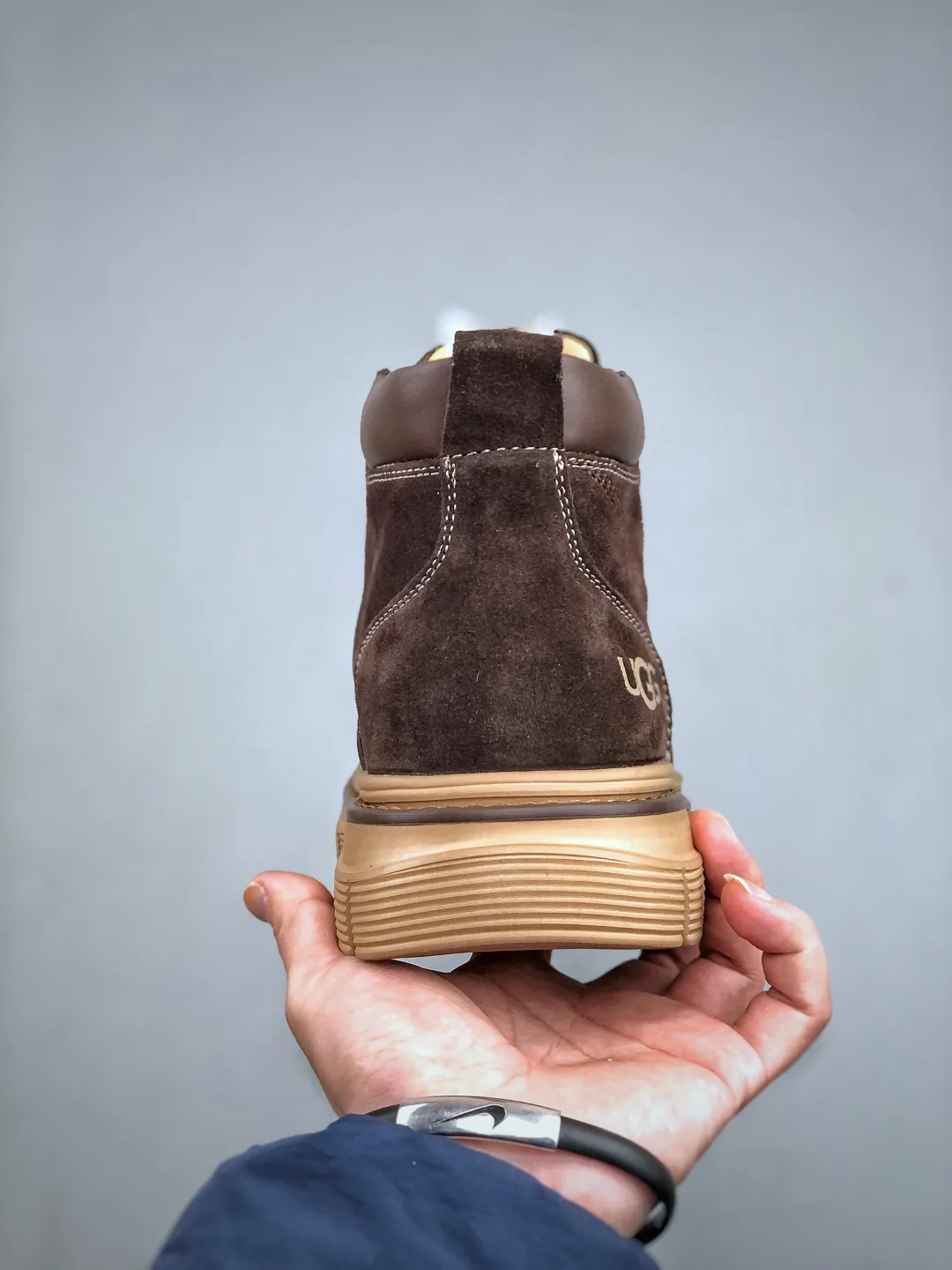 Local 💰560 supports store opening New goods 🚀 #UGG New products for autumn and winter (plush integrated lining 🔥warm and heat-locking) must-have outdoor mid-top casual Martin boots snow boots series Guangdong factory quality Autumn and winter new styles Fashion trend matching The fabric is made of Italian imported frosted cowhide. The whole shoe is made of genuine cowhide. The outsole and hardware are all made from OEM raw materials. Good products do not kill pigs. The quality of the first order is strictly controlled. A full set of official website unified packaging. This year’s winter cold-proof outdoor products are a must-have for daily casual matching for sportsmen‼ American affordable luxury brand [UGG] Tasman Weather Hybrid Tasman hybrid series mid-top lightweight casual Martin boots "Size: 38-44 (one size larger than sports shoes)